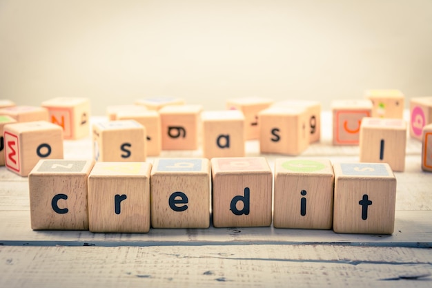 Czy konsolidacja kredytów zawsze się opłaca? Analiza zalet i wad tej decyzji finansowej